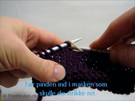 Løs af som ret med garnet foran arbejdet Thumbnail